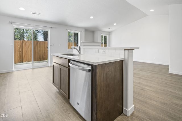51350 Apache Tears Court, La Pine, OR 97739