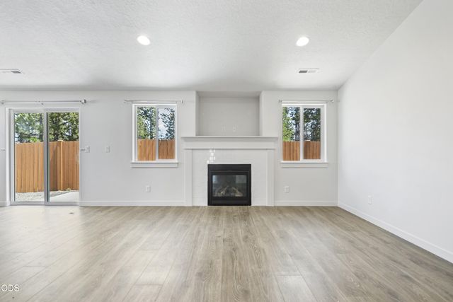 51350 Apache Tears Court, La Pine, OR 97739