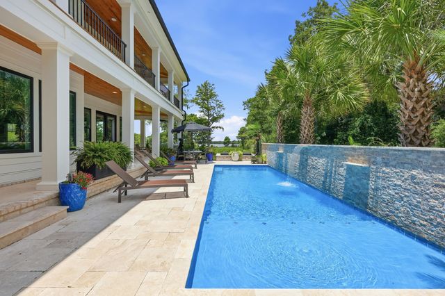 547 Bannockburn Drive, Pawleys Island, SC 29585