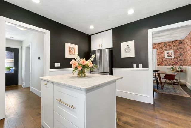 13 Pleasant St, Hamilton, MA 01982