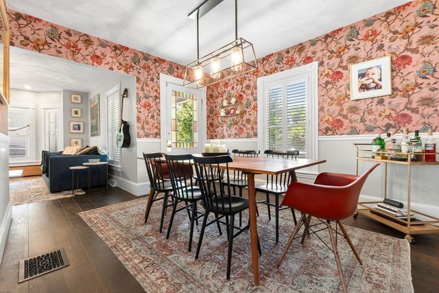 13 Pleasant St, Hamilton, MA 01982