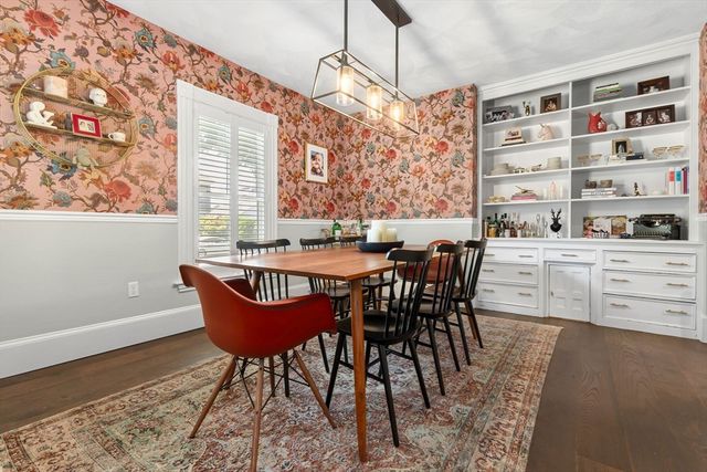13 Pleasant St, Hamilton, MA 01982