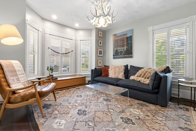 13 Pleasant St, Hamilton, MA 01982