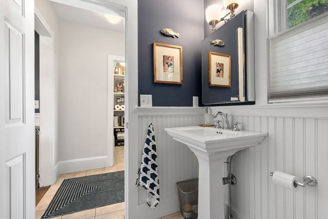 13 Pleasant St, Hamilton, MA 01982