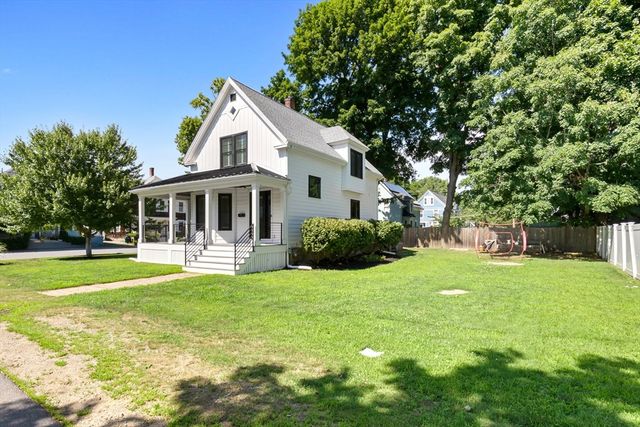 13 Pleasant St, Hamilton, MA 01982
