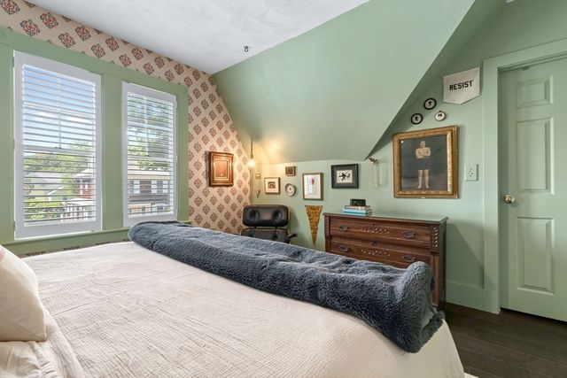 13 Pleasant St, Hamilton, MA 01982