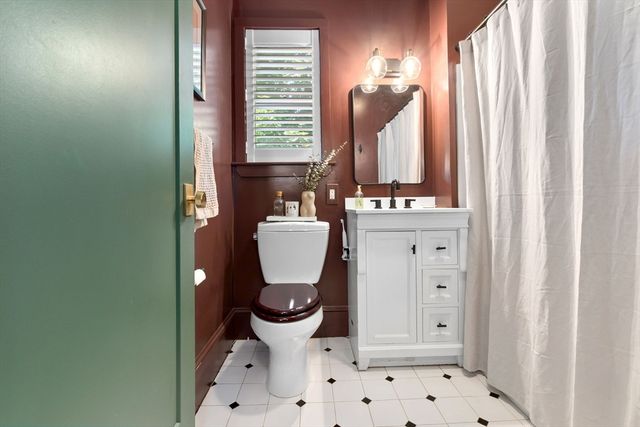 13 Pleasant St, Hamilton, MA 01982