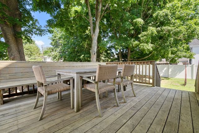 13 Pleasant St, Hamilton, MA 01982