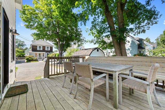13 Pleasant St, Hamilton, MA 01982