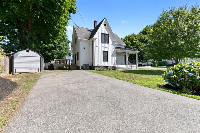 13 Pleasant St, Hamilton, MA 01982