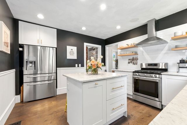 13 Pleasant St, Hamilton, MA 01982