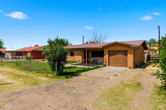 667 Monte Vista Road NE, Los Lunas, NM 87031