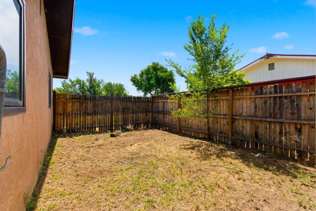 667 Monte Vista Road NE, Los Lunas, NM 87031
