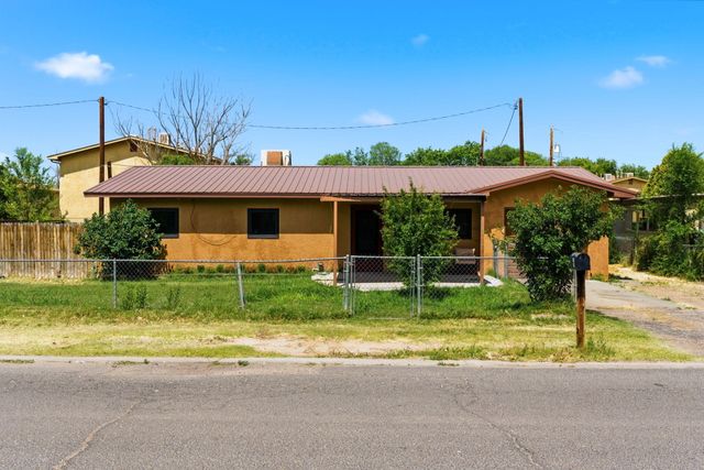 667 Monte Vista Road NE, Los Lunas, NM 87031