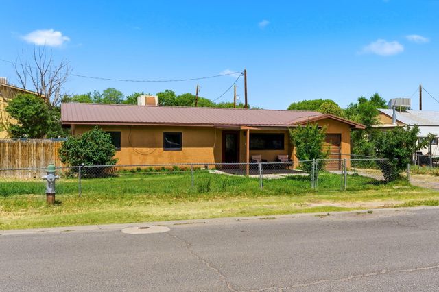667 Monte Vista Road NE, Los Lunas, NM 87031