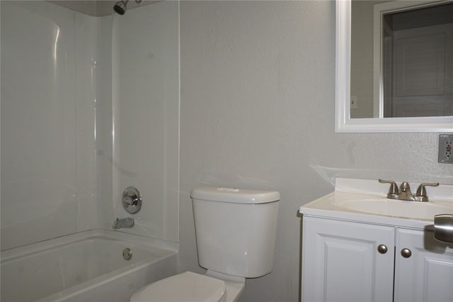 9904 Runnymeade Place, Fort Worth, TX 76108