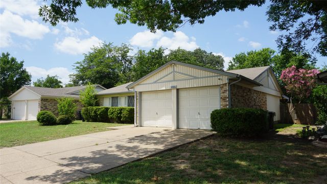 9904 Runnymeade Place, Fort Worth, TX 76108