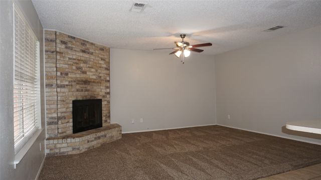 9904 Runnymeade Place, Fort Worth, TX 76108