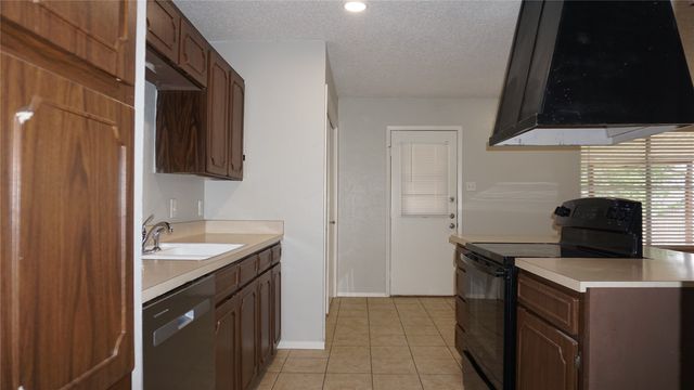 9904 Runnymeade Place, Fort Worth, TX 76108