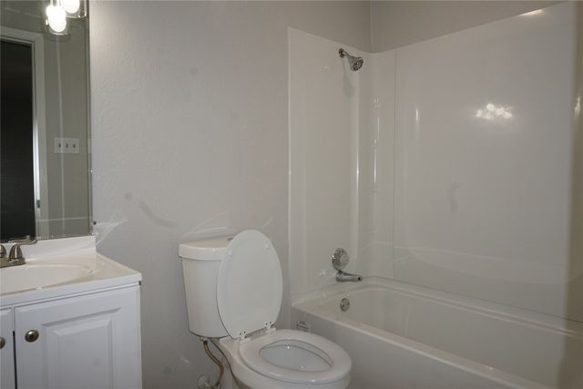 9904 Runnymeade Place, Fort Worth, TX 76108