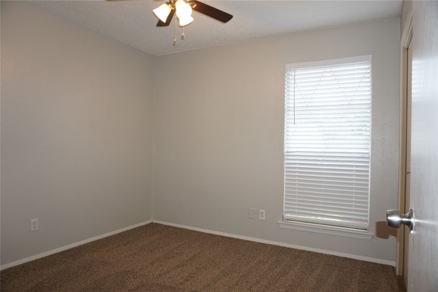 9904 Runnymeade Place, Fort Worth, TX 76108