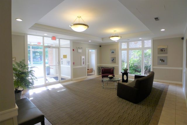 811 CHICAGO Avenue 407, Evanston, IL 60202