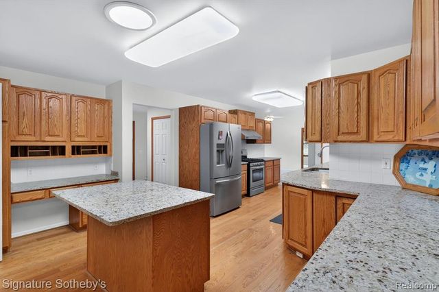 2240 Hidden Lake Trail, Ortonville, MI 48462