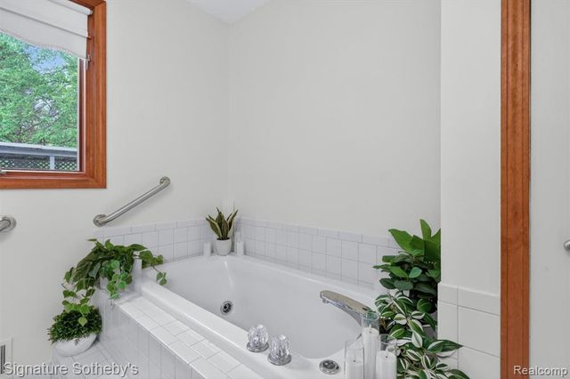2240 Hidden Lake Trail, Ortonville, MI 48462