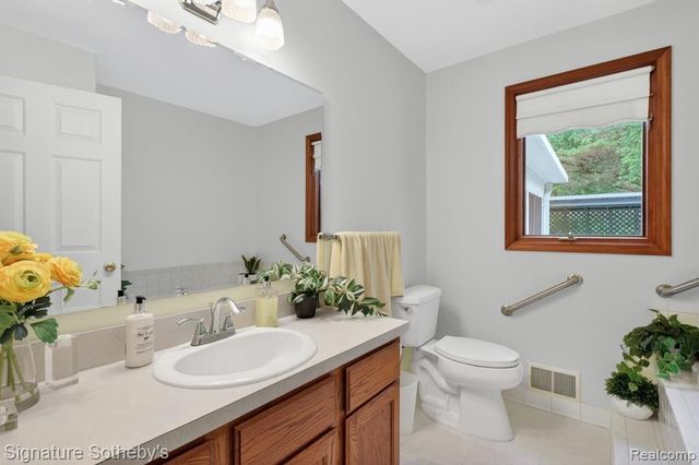 2240 Hidden Lake Trail, Ortonville, MI 48462