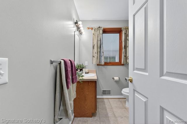 2240 Hidden Lake Trail, Ortonville, MI 48462