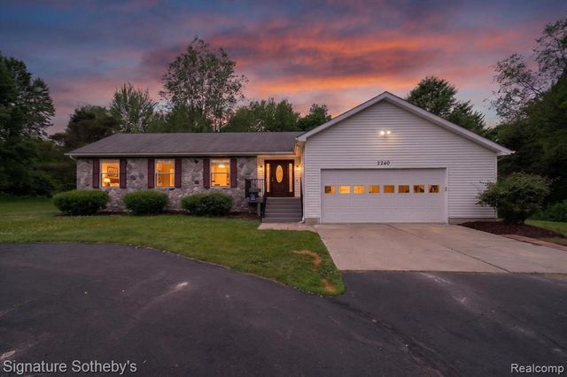 2240 Hidden Lake Trail, Ortonville, MI 48462