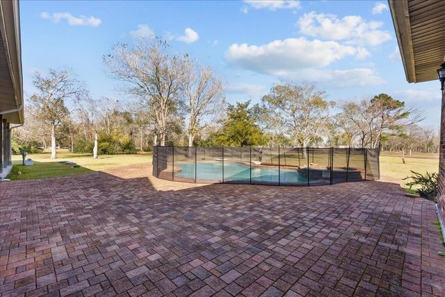 17325 Mclean Road CR104, Pearland, TX 77584