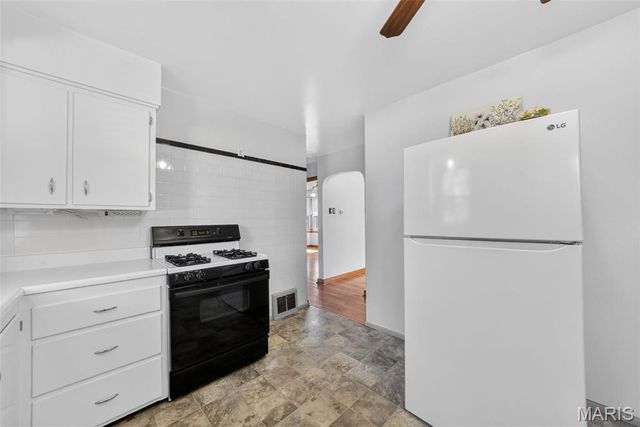 3909 Shackelford Road, Florissant, MO 63034