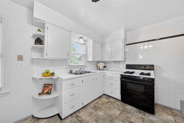 3909 Shackelford Road, Florissant, MO 63034