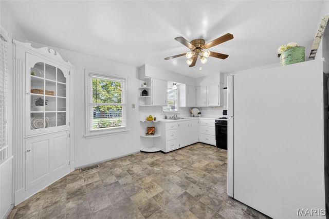 3909 Shackelford Road, Florissant, MO 63034