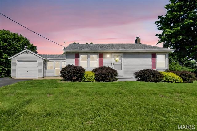 3909 Shackelford Road, Florissant, MO 63034