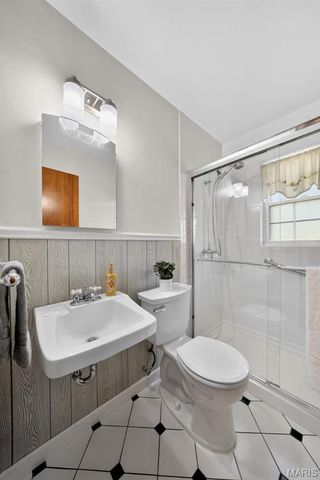 3909 Shackelford Road, Florissant, MO 63034