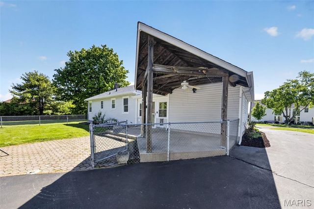 3909 Shackelford Road, Florissant, MO 63034