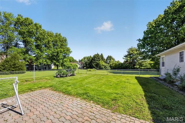 3909 Shackelford Road, Florissant, MO 63034