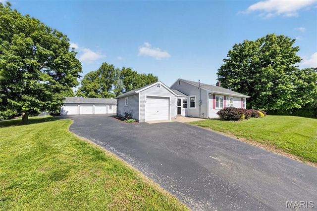 3909 Shackelford Road, Florissant, MO 63034