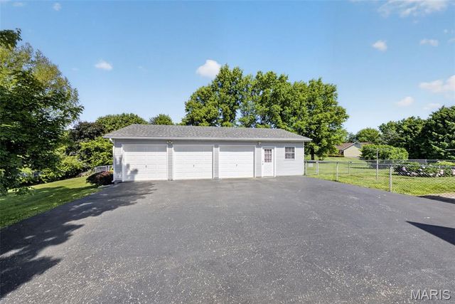 3909 Shackelford Road, Florissant, MO 63034