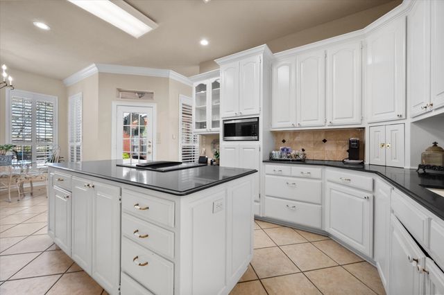 1009 Oak Ridge Court, Kennedale, TX 76060