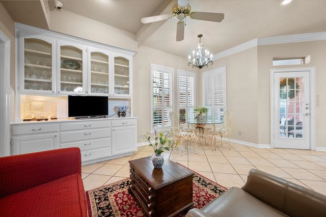 1009 Oak Ridge Court, Kennedale, TX 76060