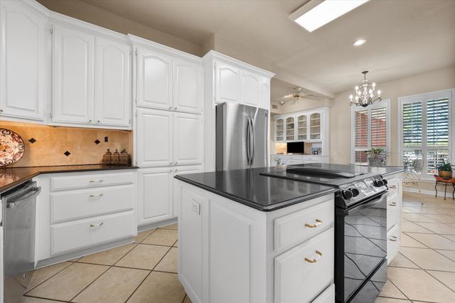 1009 Oak Ridge Court, Kennedale, TX 76060