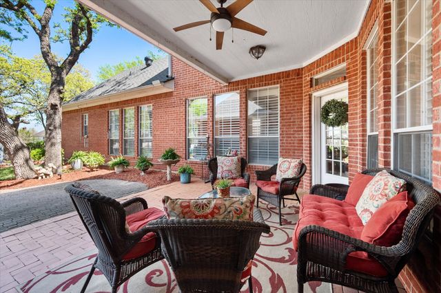 1009 Oak Ridge Court, Kennedale, TX 76060