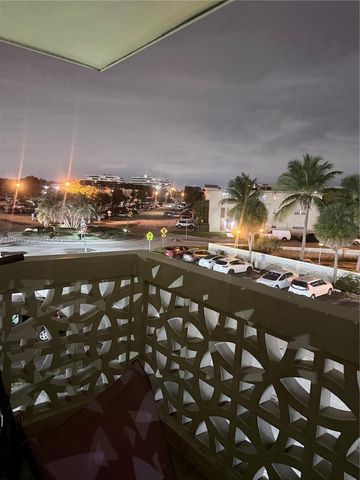 11930 NE 19th Dr 28, North Miami, FL 33181