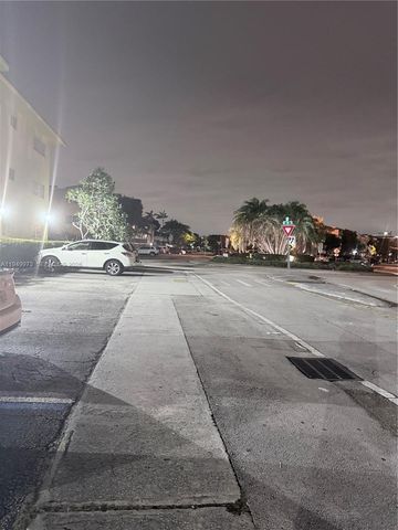 11930 NE 19th Dr 28, North Miami, FL 33181