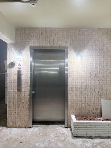 11930 NE 19th Dr 28, North Miami, FL 33181