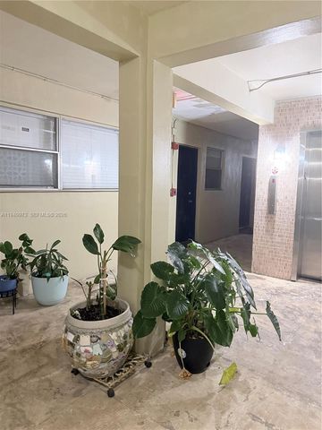 11930 NE 19th Dr 28, North Miami, FL 33181