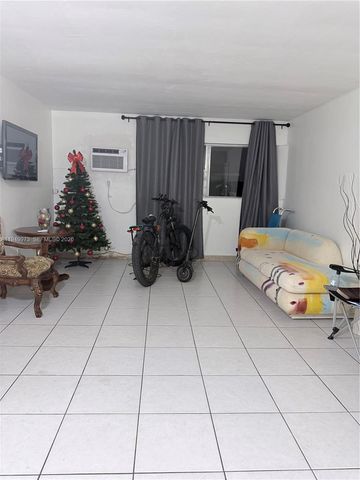 11930 NE 19th Dr 28, North Miami, FL 33181